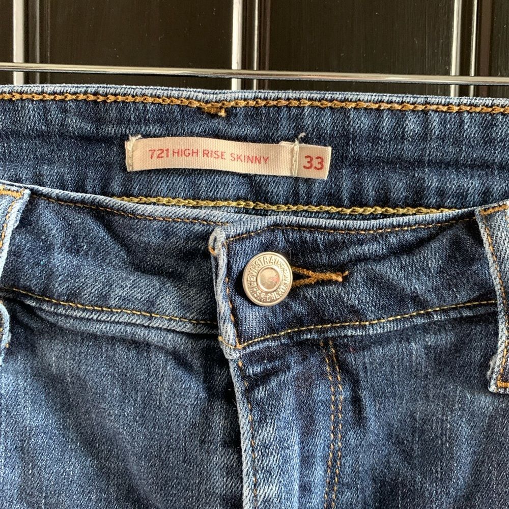 Levi's 721 High Rise Skinny Medium Wash Jeans | SIze 33 - Picture 3 of 4